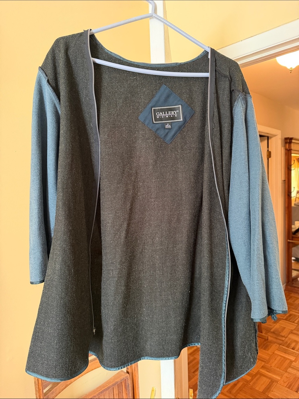 Gallery Woman navy and brown label detail